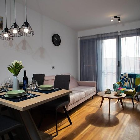 Apartment Moon โรวีน ภายนอก รูปภาพ