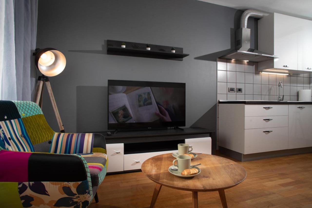 Apartment Moon โรวีน ภายนอก รูปภาพ
