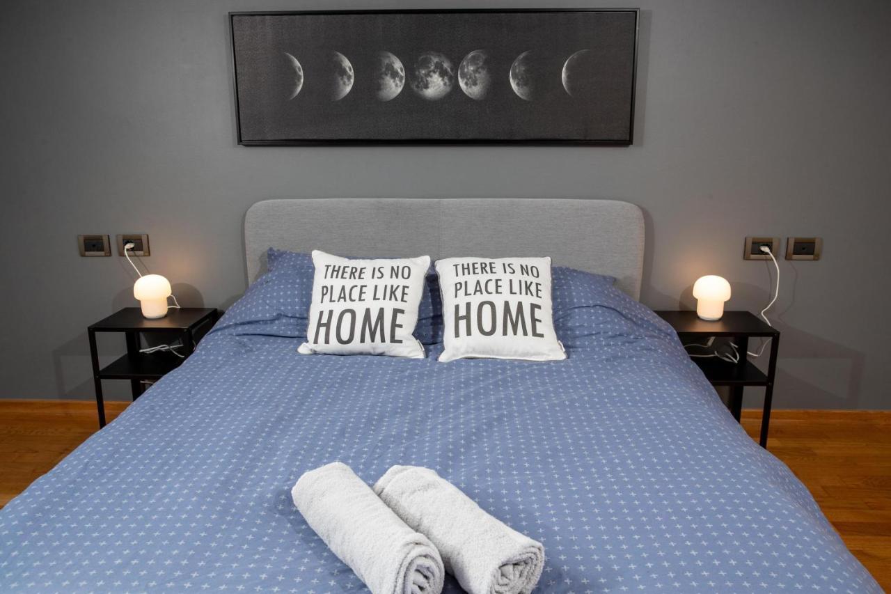 Apartment Moon โรวีน ภายนอก รูปภาพ