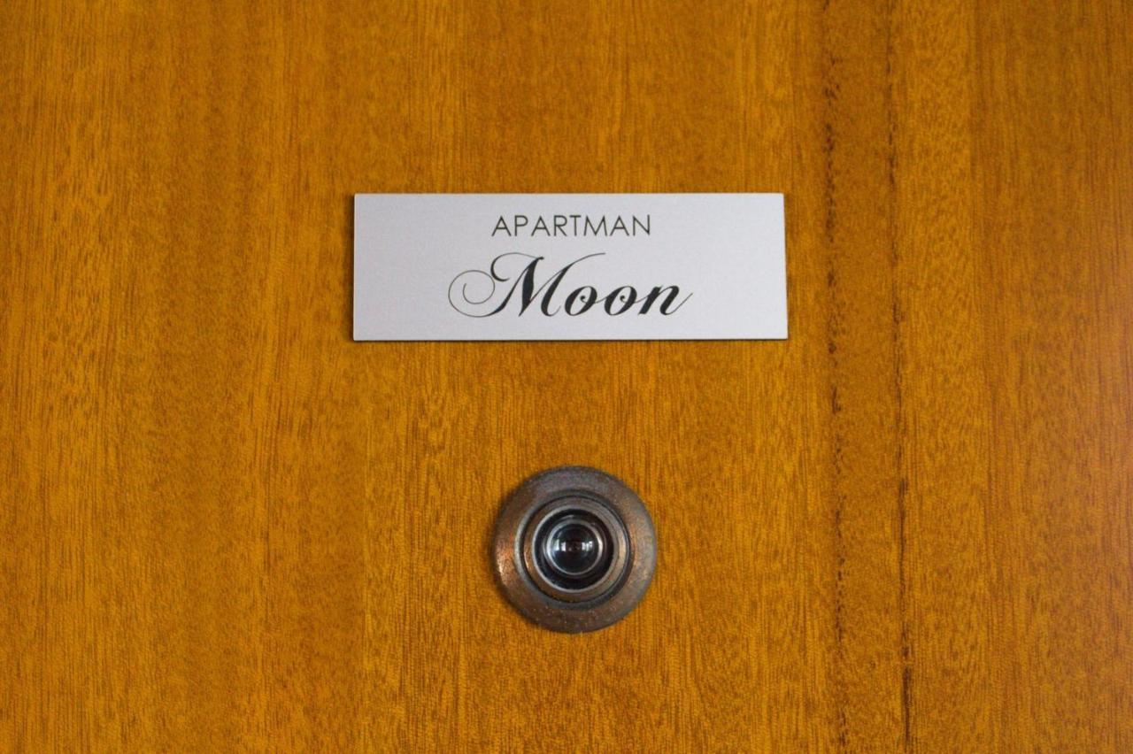 Apartment Moon โรวีน ภายนอก รูปภาพ